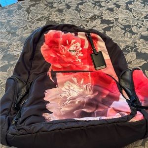 TUMI backpack in very good condition. Lots of pockets.
